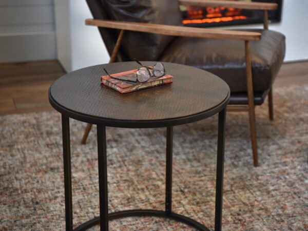 5137220143_00018-001240 End Table A1129S.jpg